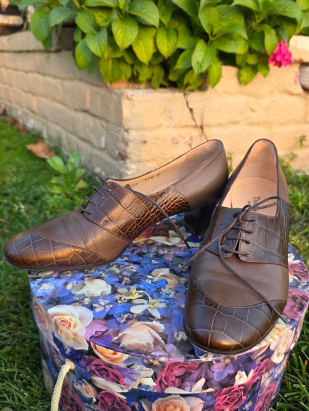Vintage Taryn Rose Made in Italy Croc Embossed Leather Oxford Heels EU 39.5